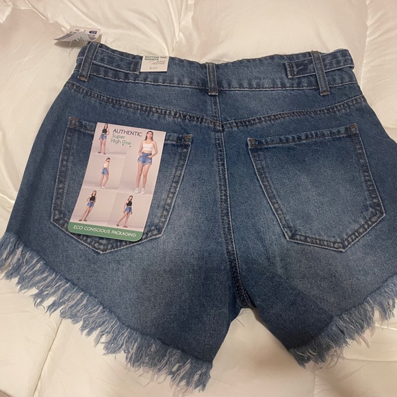 Blue jeans flare shorts size 5/7 never worn - Picture 2 of 2